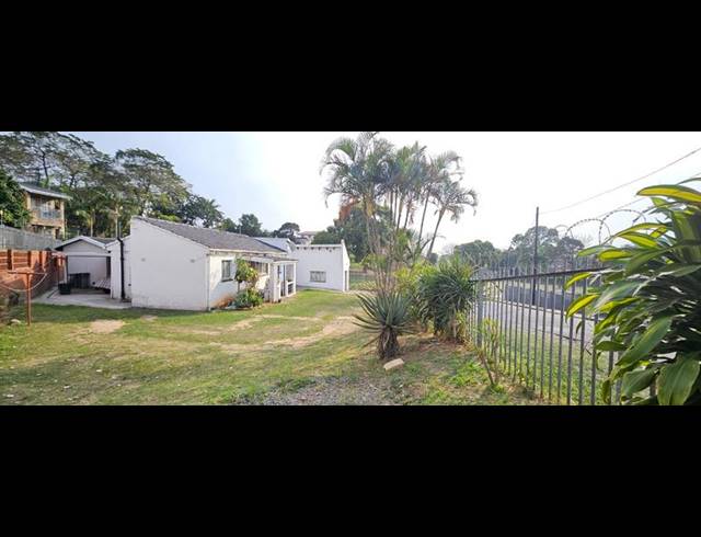 6 BEDROOM HOUSE FOR SALE IN OVERPORT
